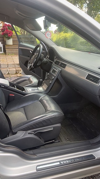 Volvo V70 4 of 5