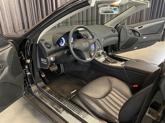 Mercedes-Benz SL350 28 of 30