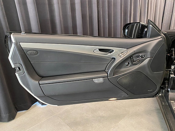 Mercedes-Benz SL350 25 of 30