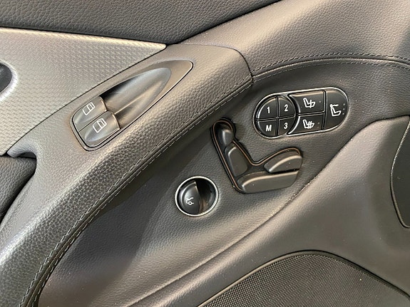 Mercedes-Benz SL350 26 of 30
