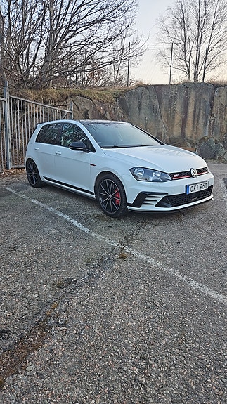 Volkswagen Golf VII 2 of 5