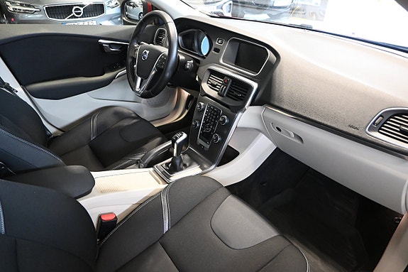 Volvo V40 10 of 29