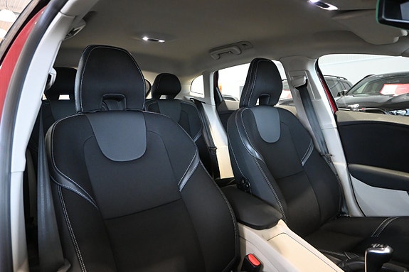 Volvo V40 11 of 29