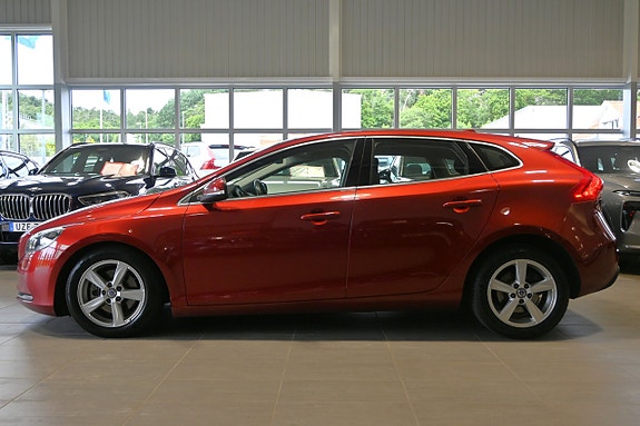 Volvo V40 2 of 29