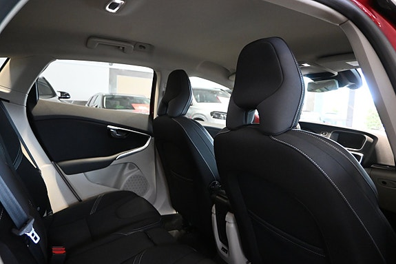 Volvo V40 12 of 29
