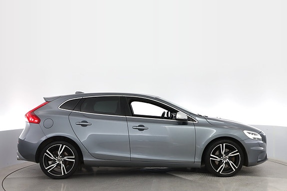 Volvo V40 8 of 21