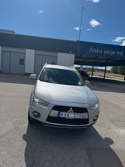 Mitsubishi Outlander 2 of 5