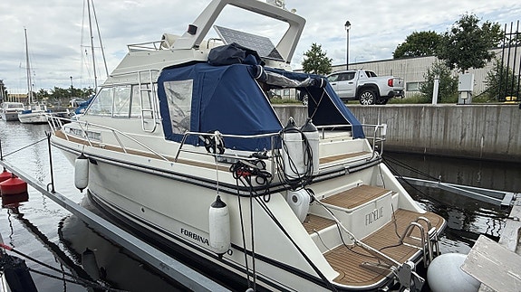 Forbina 9000 Flybridge med en påkostad utrustningslista 4 of 5