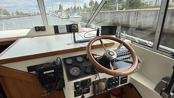 Forbina 9000 Flybridge med en påkostad utrustningslista 18 of 24