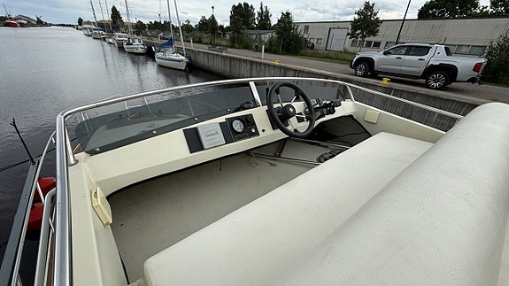 Forbina 9000 Flybridge med en påkostad utrustningslista 7 of 24