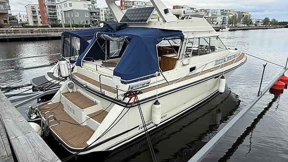 Forbina 9000 Flybridge med en påkostad utrustningslista 3 of 5