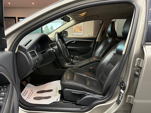 Volvo XC70 3 of 5