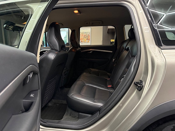 Volvo XC70 4 of 5