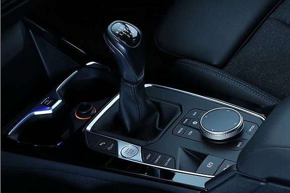 BMW 218 8 of 16