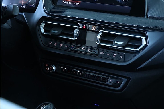 BMW 218 9 of 16