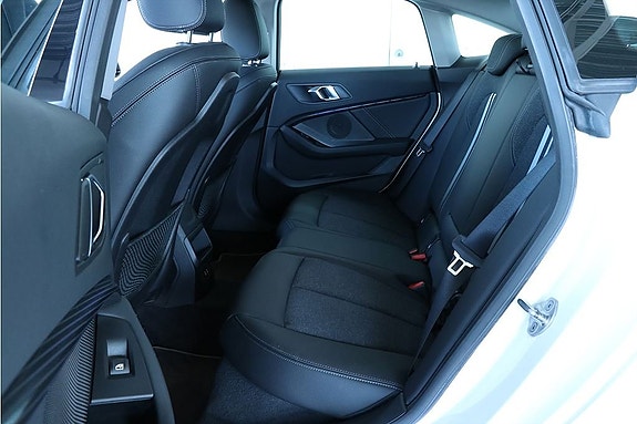 BMW 218 10 of 16