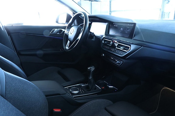 BMW 218 7 of 15