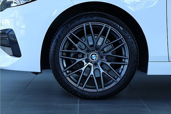 BMW 218 4 of 16