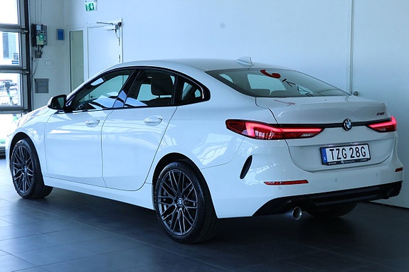 BMW 218 2 of 15