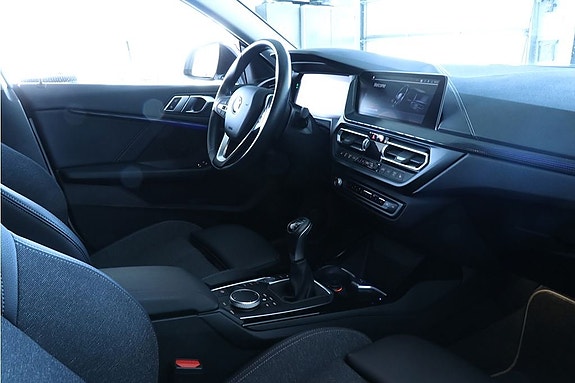 BMW 218 7 of 16