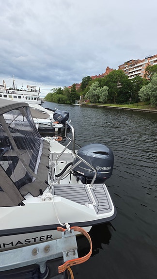 Finnmaster R6 F200 med stora motorn och få gångtimmar 11 of 12