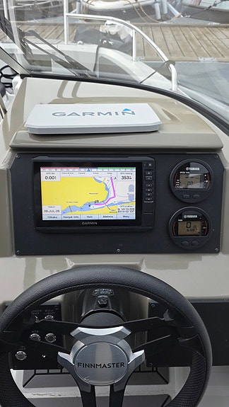 Finnmaster R6 F200 med stora motorn och få gångtimmar 8 of 12