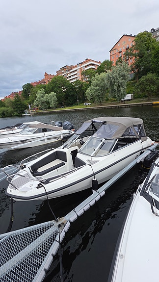 Finnmaster R6 F200 med stora motorn och få gångtimmar 2 of 12