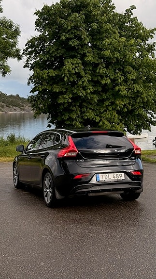 Volvo V40 2 of 10