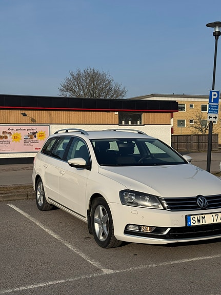 Volkswagen Passat 2 of 6