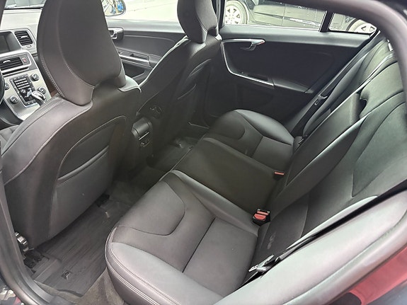 Volvo V60 7 of 13
