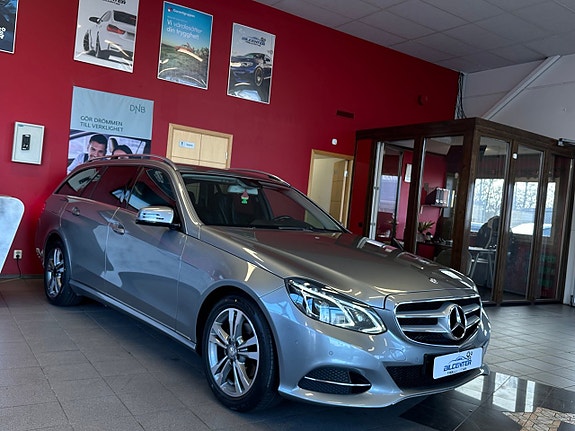 Mercedes-Benz E220 2 of 13