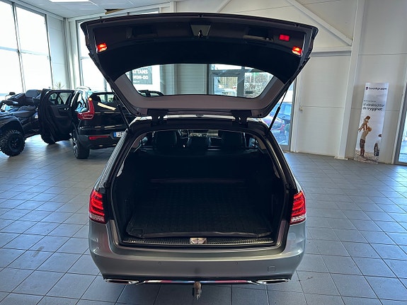 Mercedes-Benz E220 7 of 13