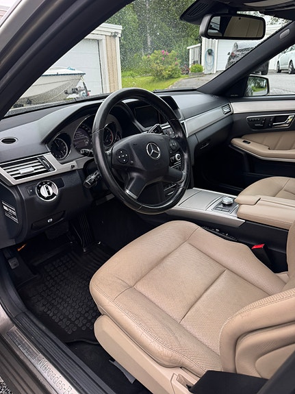 Mercedes-Benz E350 4 of 5