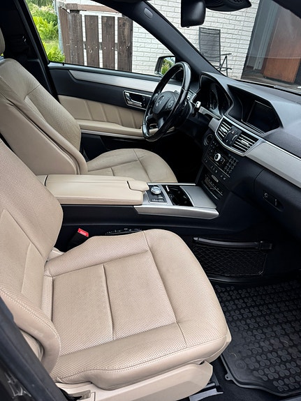 Mercedes-Benz E350 5 of 5