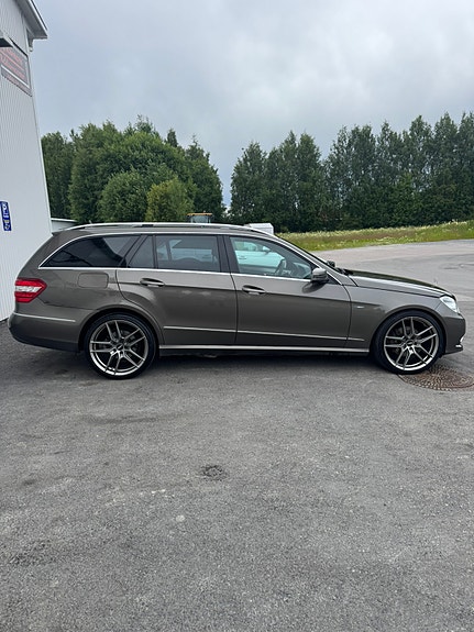 Mercedes-Benz E350 2 of 5