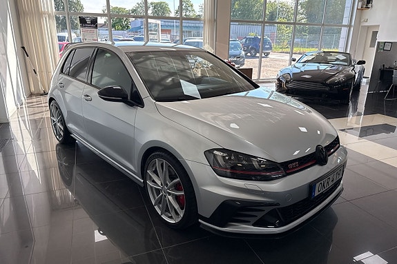Volkswagen Golf VII 7 of 9