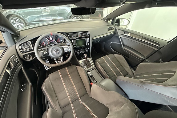Volkswagen Golf VII 8 of 9