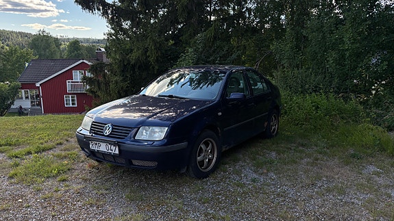 Volkswagen Bora 2 of 5