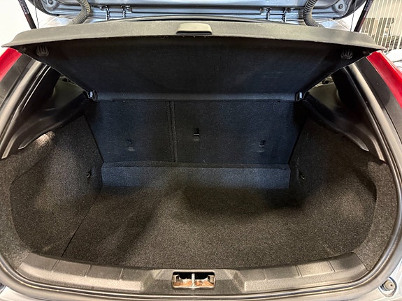 Volvo V40 14 of 18
