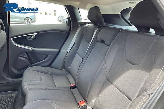 Volvo V40 Cross Country 14 of 18