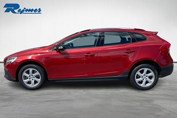 Volvo V40 Cross Country 2 of 5