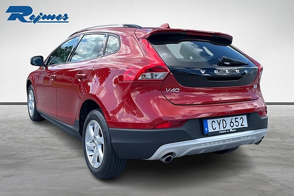 Volvo V40 Cross Country 3 of 5