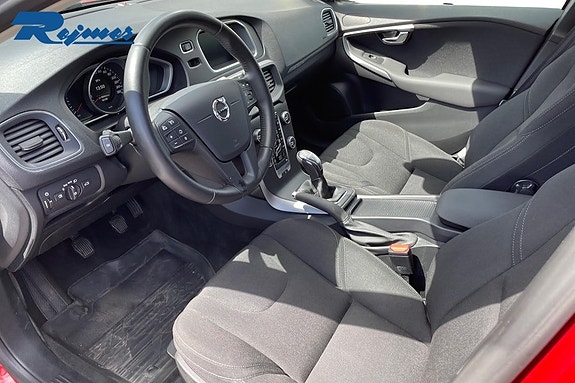 Volvo V40 Cross Country 13 of 18