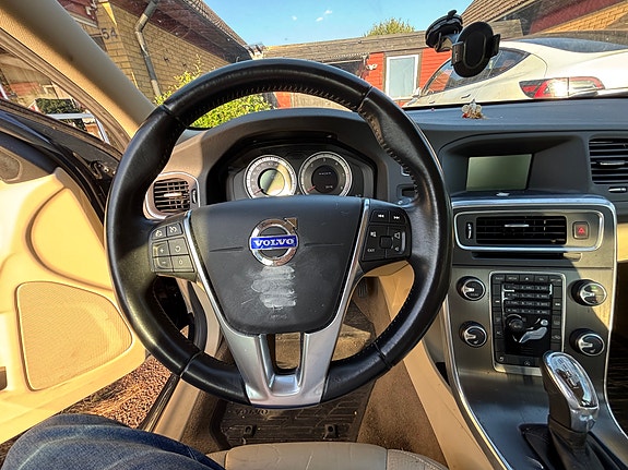 Volvo S60 4 of 5