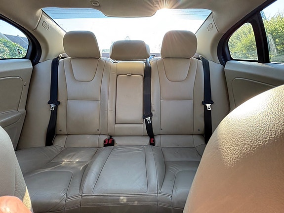 Volvo S60 5 of 5