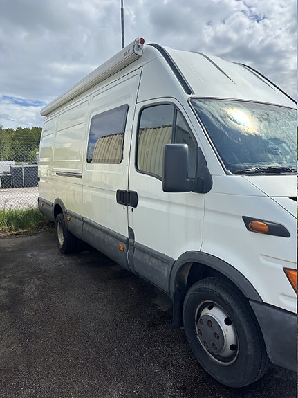 Iveco Daily 35C13 2 of 4