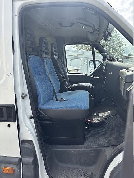 Iveco Daily 35C13 3 of 4