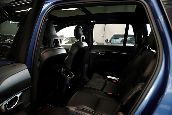Volvo XC90 8 of 19