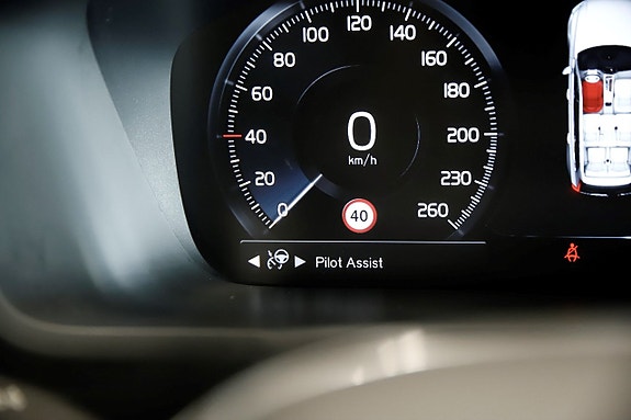 Volvo XC90 12 of 19