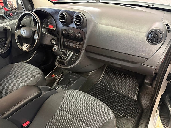 Mercedes-Benz Citan Tourer 18 of 22